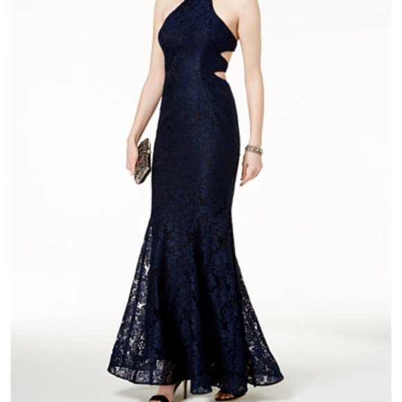 Strappy lace gown worn once - Picture 3 of 6